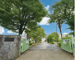 越谷市立南中学校 徒歩17分(約1,300m)